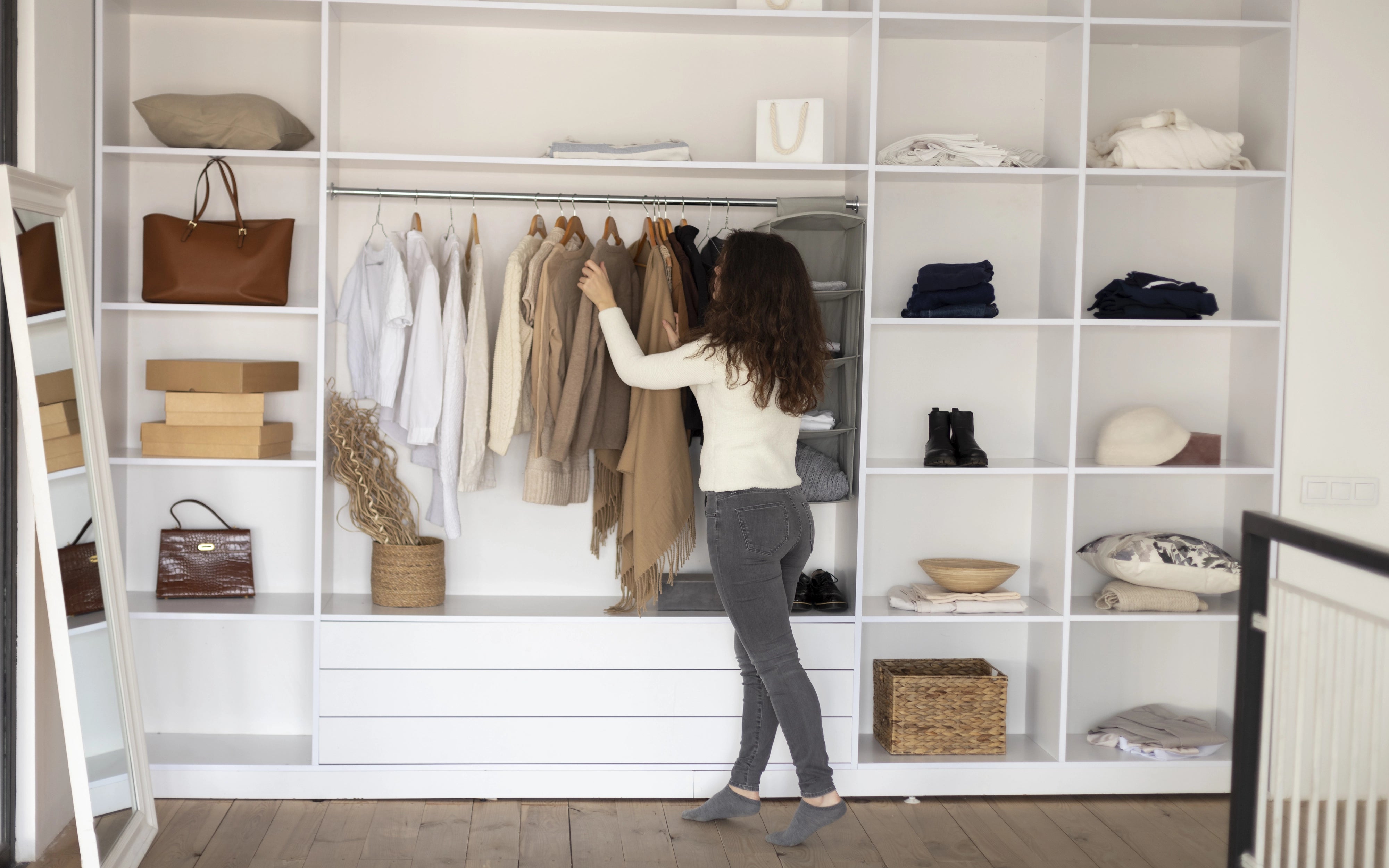 Walk-In Wardrobes: Enjoy More Space and Organization